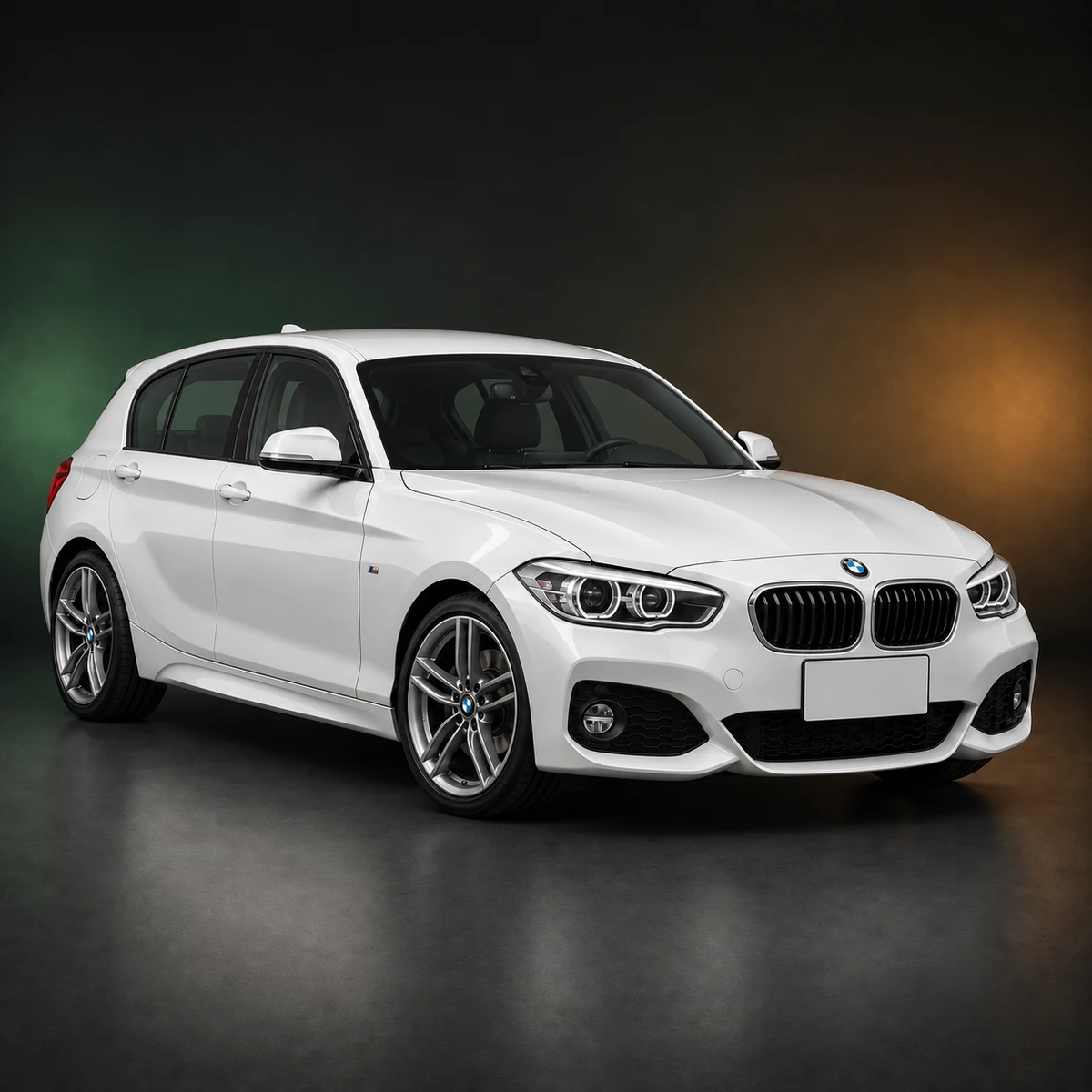 Светлый праворульный BMW 1 Series 118i поколения F20 после рестайлинга из Японии