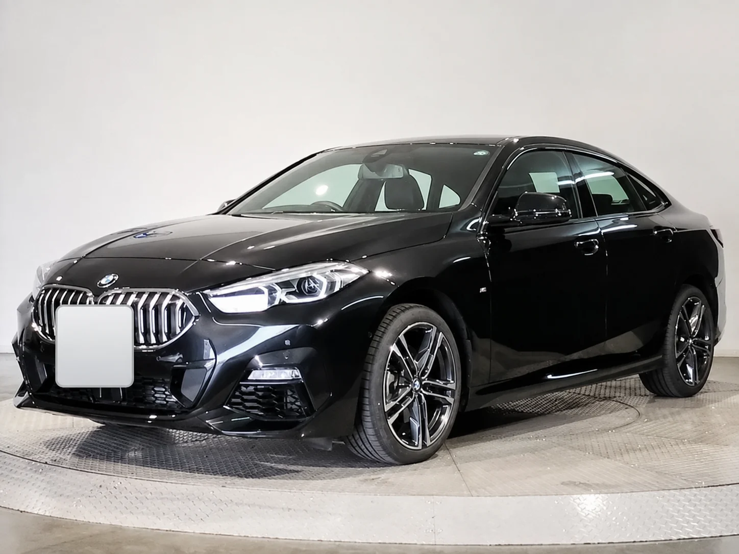 Светлая BMW 2 Series Gran Coupé 218i M Sport 2024 года из Японии