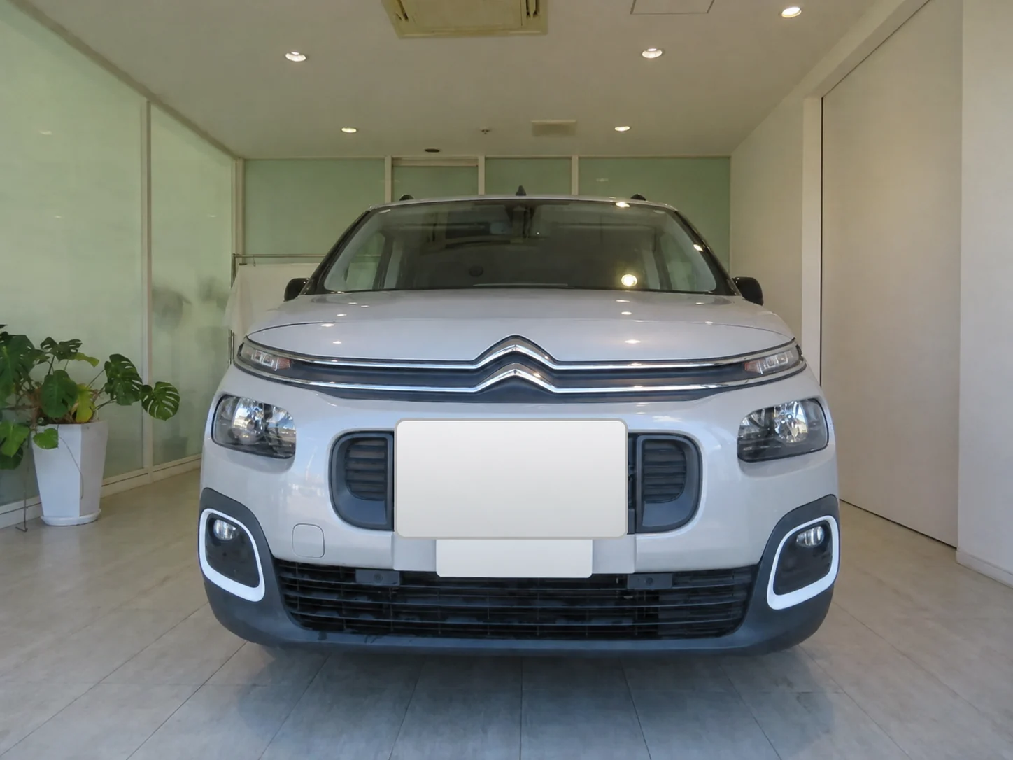 Светлый Citroën Berlingo Shine 2021 года из Японии