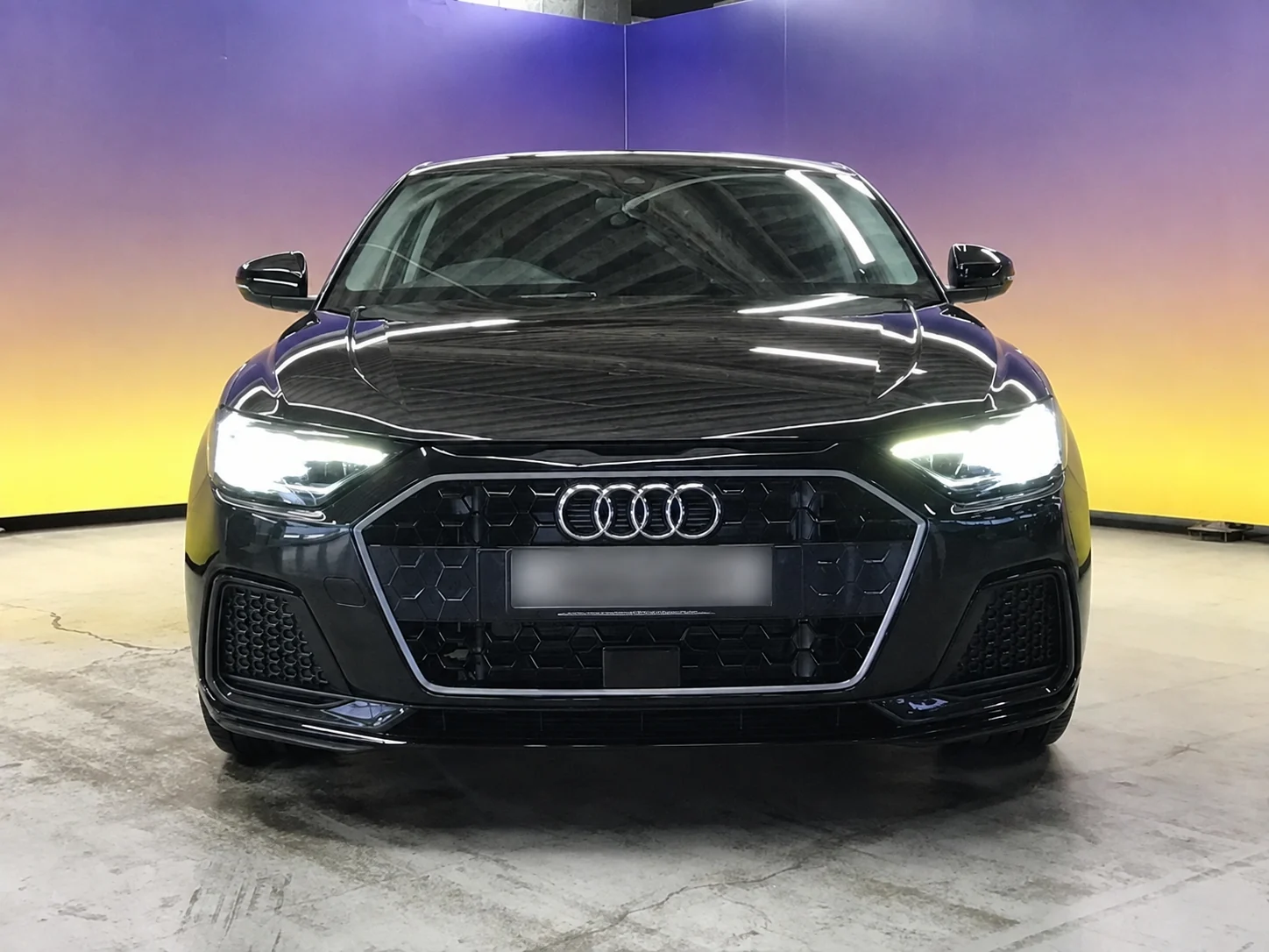 Светлый праворульный Audi A1 Sportback 35 TFSI Advanced 2020 года из Японии