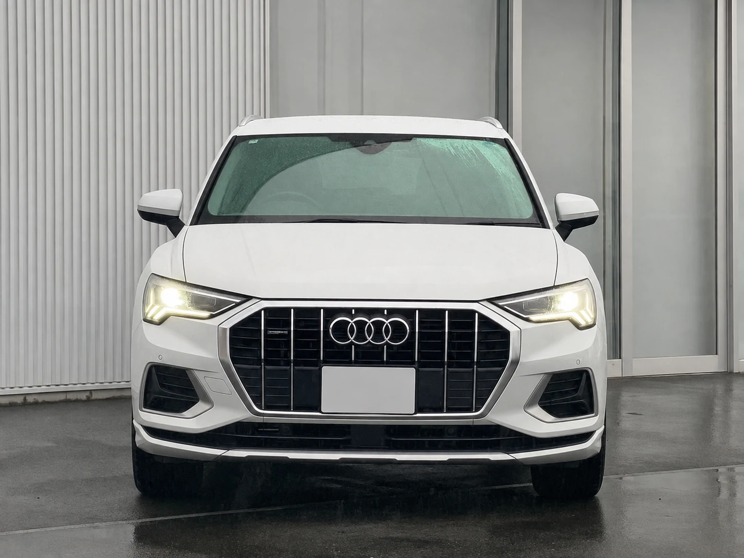 Светлый праворульный Audi Q3 35 TDI quattro Advanced второго поколения из Японии