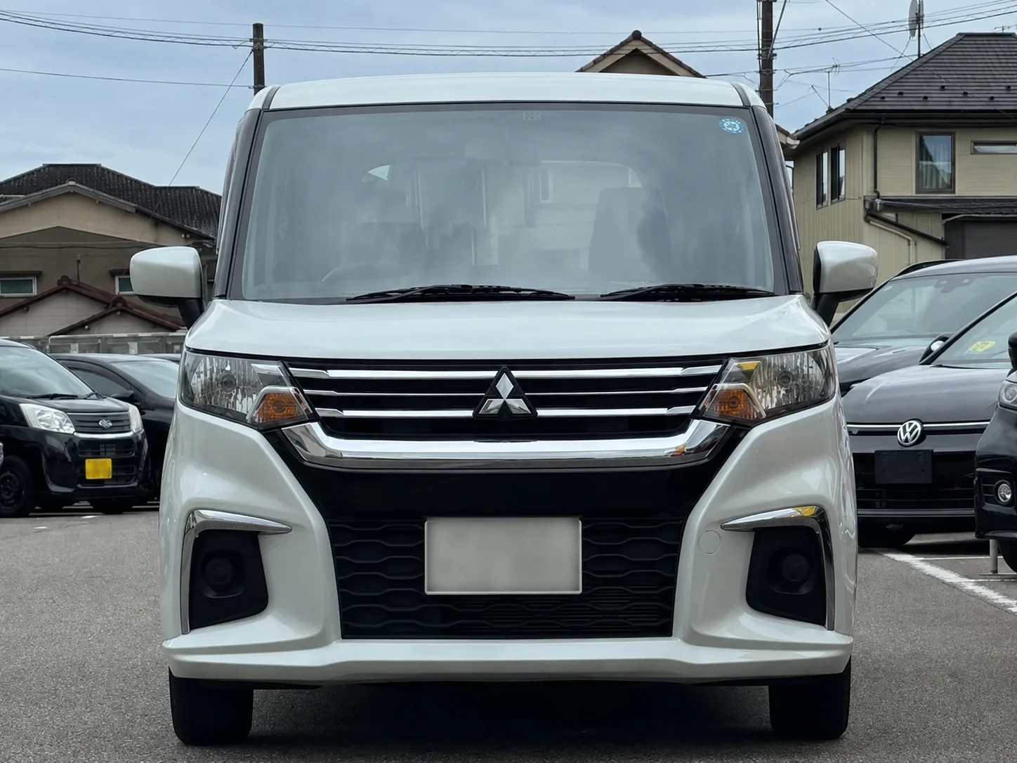 Светлый праворульный Mitsubishi Delica D:2 Hybrid MX 2023 года из Японии