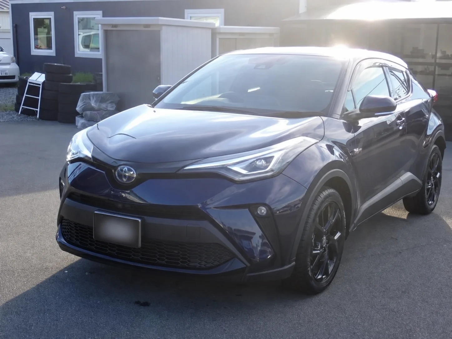 Светлый праворульный Toyota C-HR Hybrid G Mode Nero Safety Plus 2021 года из Японии