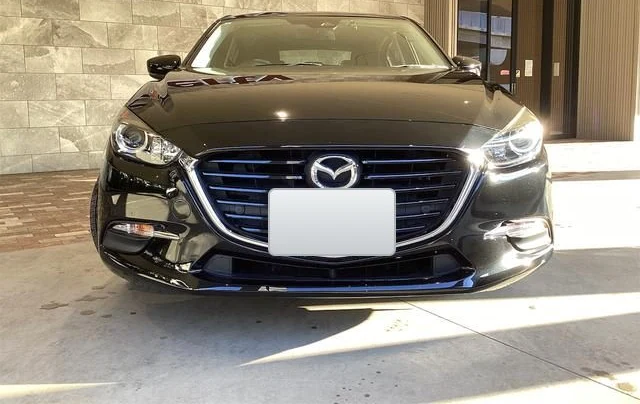Светлая Mazda Axela Sport 15S 2018 года из Японии
