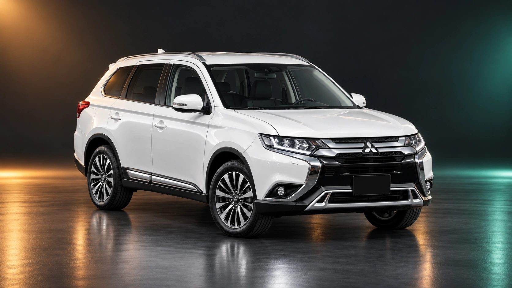 Светлая праворульная Mitsubishi Outlander третьего поколения после рестайлинга