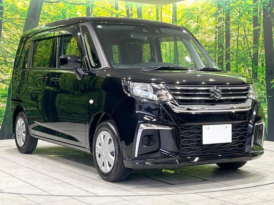 Светлый праворульный Suzuki Solio четвертого поколения