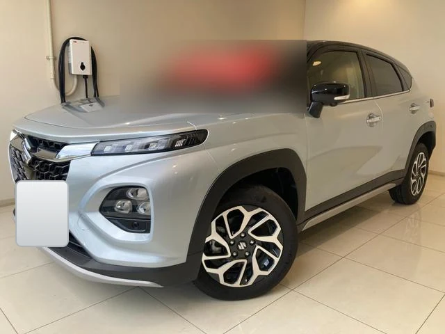 Светлый праворульный Suzuki Fronx 2025 года с передним приводом из Японии