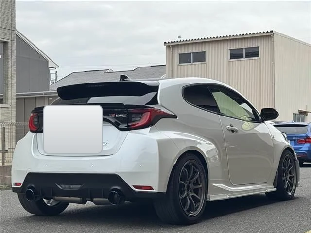 Светлая Toyota GR Yaris RS 2021 года из Японии