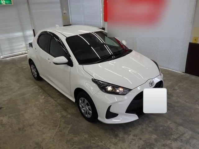 Светлая Toyota Yaris G 4WD 2022 года из Японии
