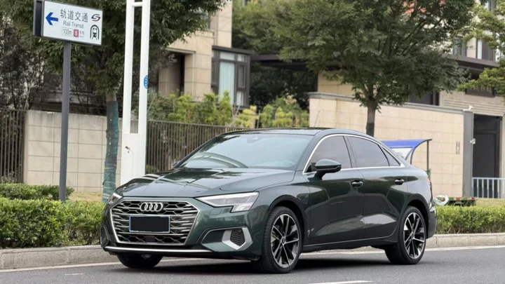 Audi A3L, 2022 год, зелёный, левый руль