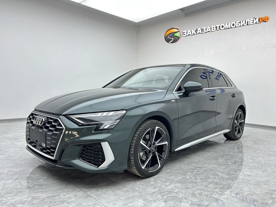 Audi A3 Sportback, 2022 год, зелёный, левый руль