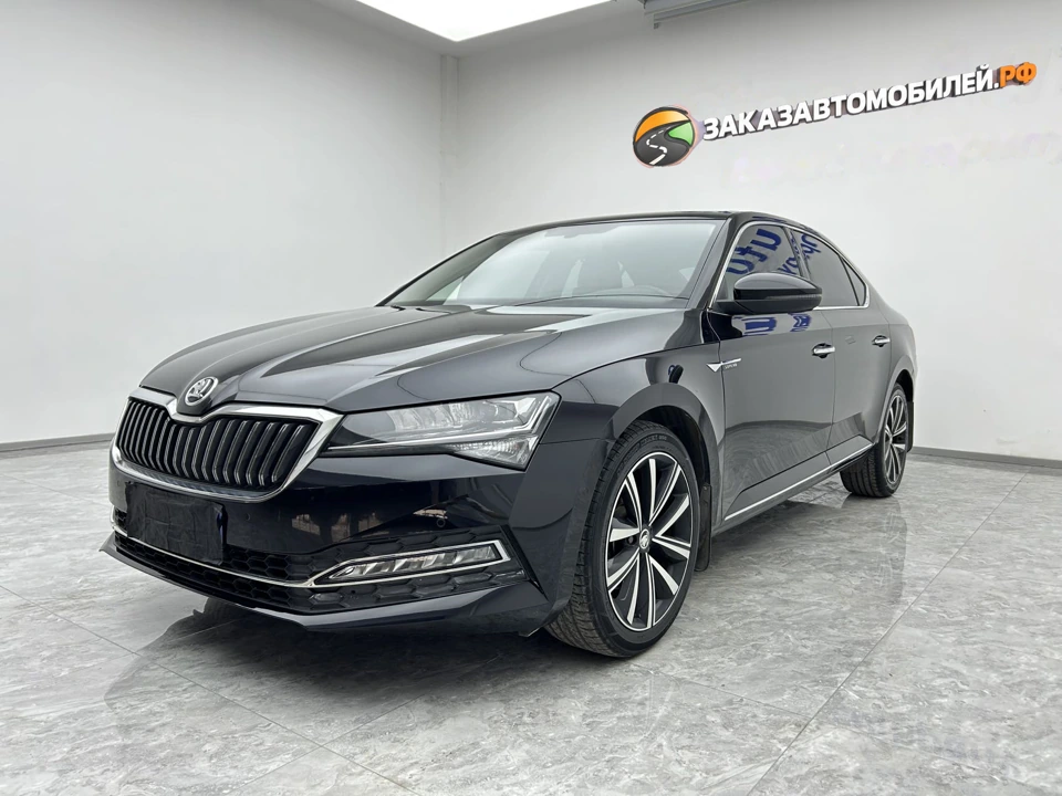 Skoda Superb, 2022 год, чёрный, левый руль