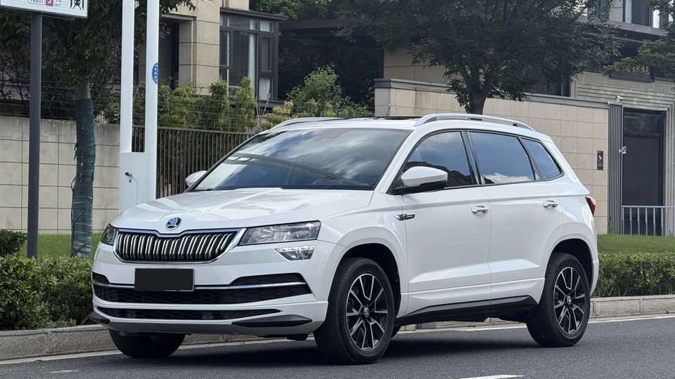 Skoda Karoq, 2022 год, белый, левый руль