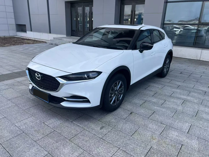 Mazda CX-4, 2023 год, белый, левый руль